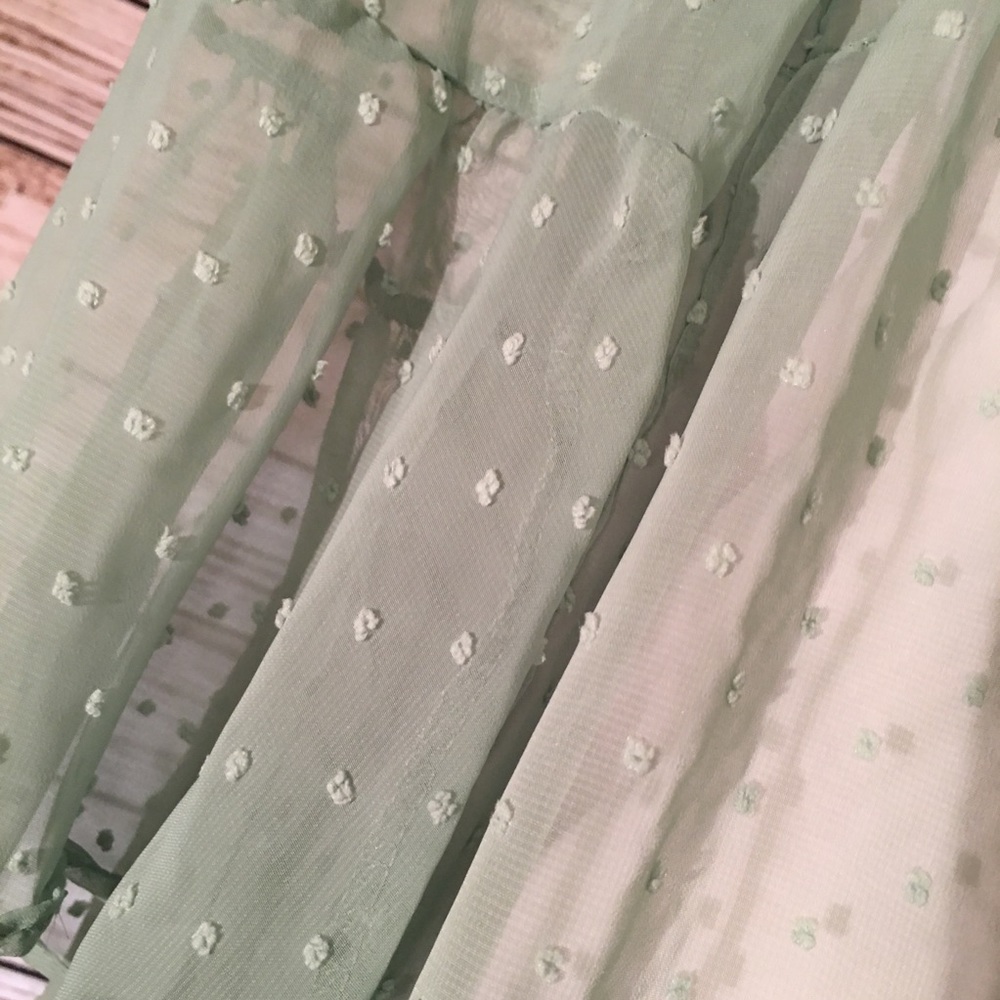 💚 Swiss Dot Blouse 💚 - Picture 5 of 5